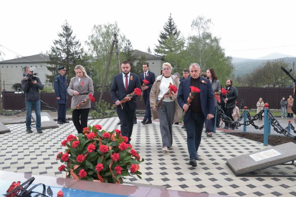 Владимир Константинов: В канун Дня Великой Победы в селе Грушевка г. Судак после реставрации открыт памятный знак на месте Братской могилы советских воинов-танкистов Владимир Константинов: В канун Дня Великой Победы в селе Грушевка г. Судак после реставрации открыт памятный знак на месте Братской могилы советских воинов-танкистов