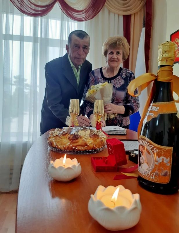 Каждый раз мы с большим удовольствием делимся с вами историями любви супругов, для которых наши отделы ЗАГС проводят юбилеи и годовщины свадьбы Каждый раз мы с большим удовольствием делимся с вами историями любви супругов, для которых наши отделы ЗАГС проводят юбилеи и годовщины свадьбы