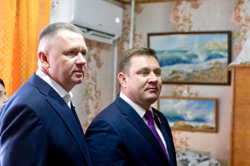 Михаил Афанасьев: Сегодня, в преддверии Дня Великой Победы, совместно с депутатом Госдумы РФ Юрием Нестеренко поздравили ветерана Великой Отечественной войны Нинеля Ивановича Солопова Михаил Афанасьев: Сегодня, в преддверии Дня Великой Победы, совместно с депутатом Госдумы РФ Юрием Нестеренко поздравили ветерана Великой Отечественной войны Нинеля Ивановича Солопова