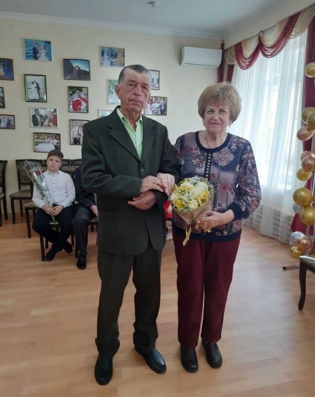 Каждый раз мы с большим удовольствием делимся с вами историями любви супругов, для которых наши отделы ЗАГС проводят юбилеи и годовщины свадьбы Каждый раз мы с большим удовольствием делимся с вами историями любви супругов, для которых наши отделы ЗАГС проводят юбилеи и годовщины свадьбы