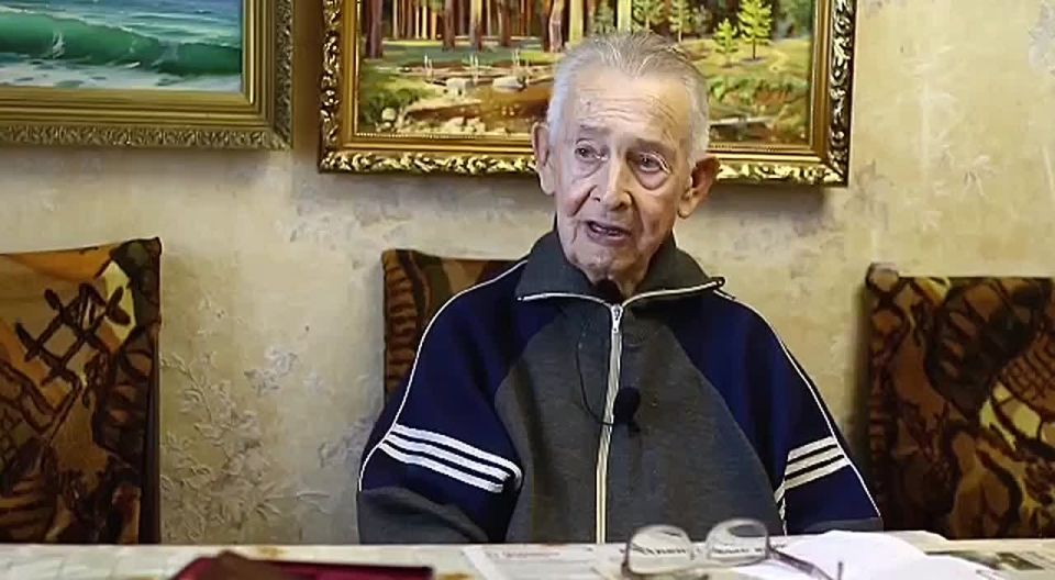 Михаил Афанасьев: Сегодня, в преддверии Дня Великой Победы, совместно с депутатом Госдумы РФ Юрием Нестеренко поздравили ветерана Великой Отечественной войны Нинеля Ивановича Солопова