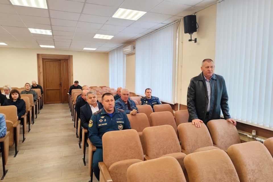 Александр Соколовский: Совместно с главой муниципального образования Еленой Стельмах провели рабочее совещание с руководителями предприятий, организаций и служб района Александр Соколовский: Совместно с главой муниципального образования Еленой Стельмах провели рабочее совещание с руководителями предприятий, организаций и служб района
