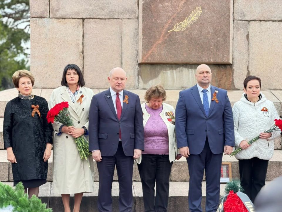 Екатерина Алтабаева: Сегодня приняла участие в торжественной церемонии захоронения останков наших бойцов на Братском кладбище Великой Отечественной войны на Дергачах Екатерина Алтабаева: Сегодня приняла участие в торжественной церемонии захоронения останков наших бойцов на Братском кладбище Великой Отечественной войны на Дергачах