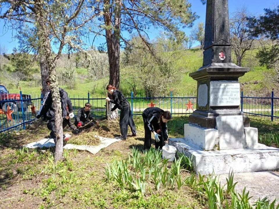 Подвиг воинов всегда будет жить в наших сердцах! Подвиг воинов всегда будет жить в наших сердцах!