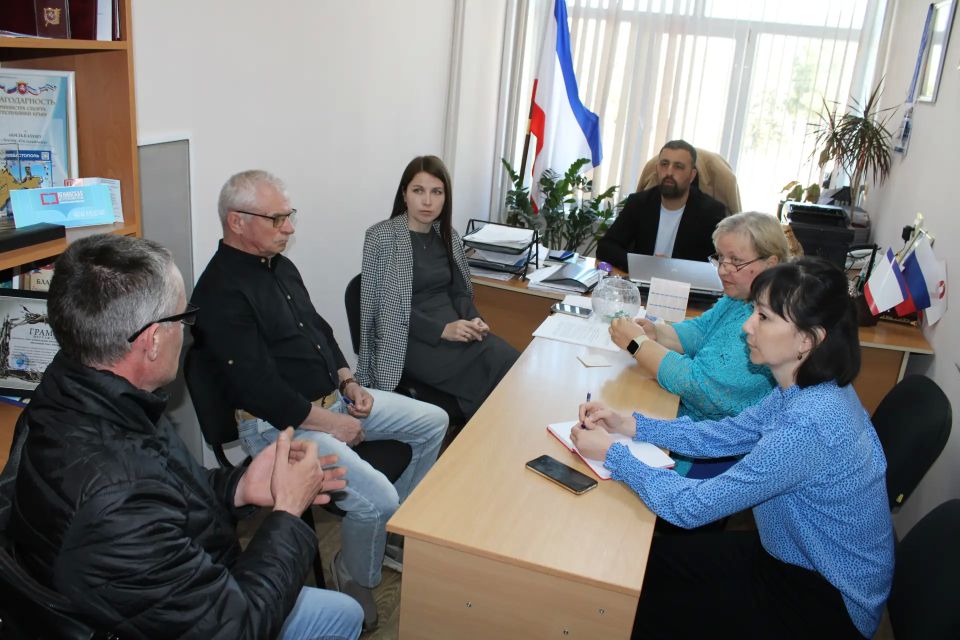 Под председательством заместителя главы администрации Амета Абильвапова состоялось третье заседание рабочей группы по увековечению памяти погибших при защите Отечества Ленинского района Республики Крым, в ходе которого... Под председательством заместителя главы администрации Амета Абильвапова состоялось третье заседание рабочей группы по увековечению памяти погибших при защите Отечества Ленинского района Республики Крым, в ходе которого...