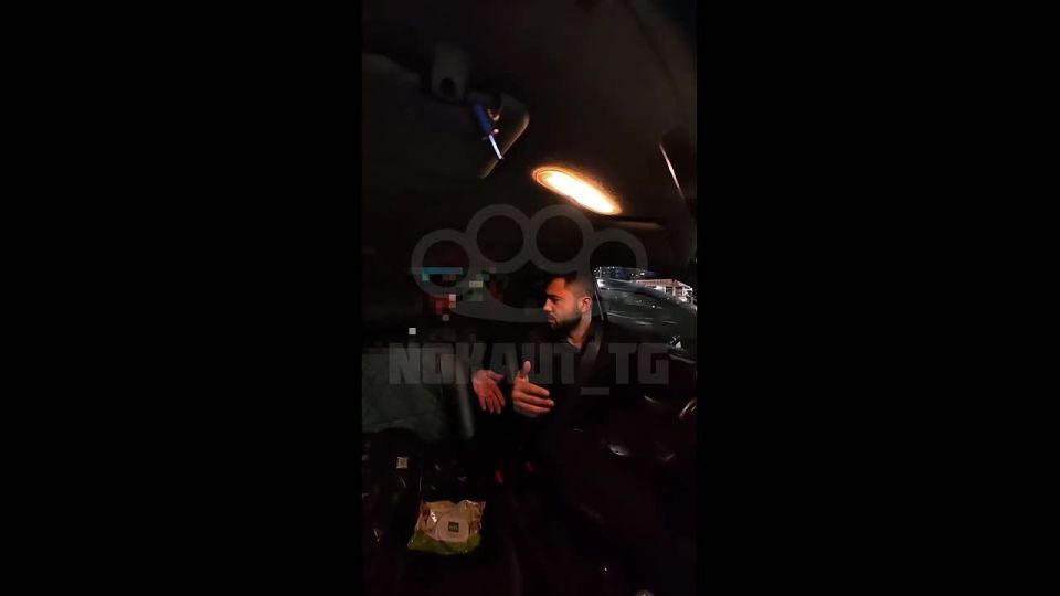 «По-братски брось сигарету»: Таксист попал в переделку с пассажирами-мигрантами