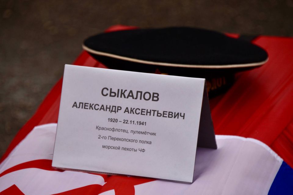 Владимир Немцев: В преддверии двух главных для каждого севастопольца праздников — 82-й годовщины освобождения Города-Героя от немецко-фашистских захватчиков и 81-й годовщины Великой Победы — на Мемориальном братском кладбище... Владимир Немцев: В преддверии двух главных для каждого севастопольца праздников — 82-й годовщины освобождения Города-Героя от немецко-фашистских захватчиков и 81-й годовщины Великой Победы — на Мемориальном братском кладбище...