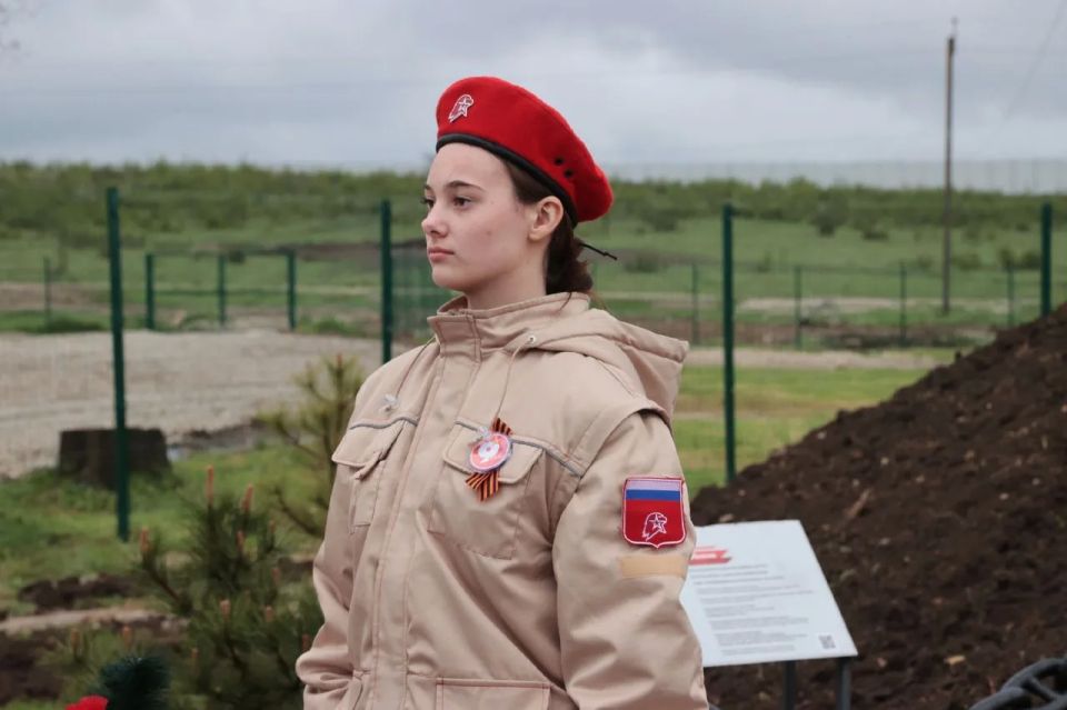 Владимир Константинов: В канун Дня Великой Победы в селе Грушевка г. Судак после реставрации открыт памятный знак на месте Братской могилы советских воинов-танкистов Владимир Константинов: В канун Дня Великой Победы в селе Грушевка г. Судак после реставрации открыт памятный знак на месте Братской могилы советских воинов-танкистов