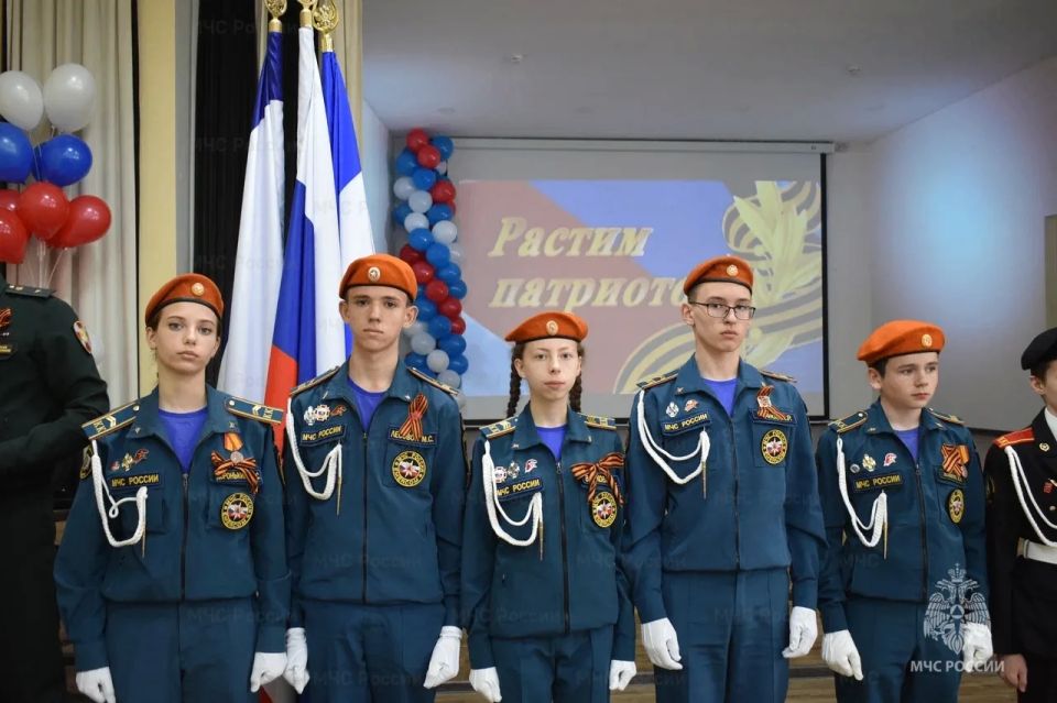 "Растим патриотов": победители многоборья - кадеты пожарно-спасательного профиля "Растим патриотов": победители многоборья - кадеты пожарно-спасательного профиля