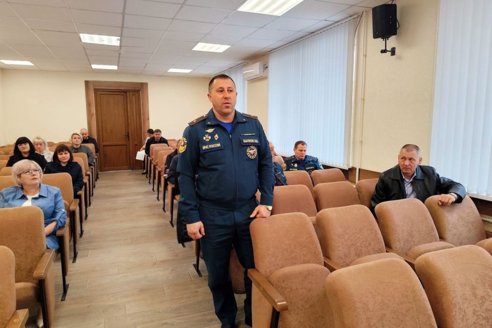 Александр Соколовский: Совместно с главой муниципального образования Еленой Стельмах провели рабочее совещание с руководителями предприятий, организаций и служб района Александр Соколовский: Совместно с главой муниципального образования Еленой Стельмах провели рабочее совещание с руководителями предприятий, организаций и служб района