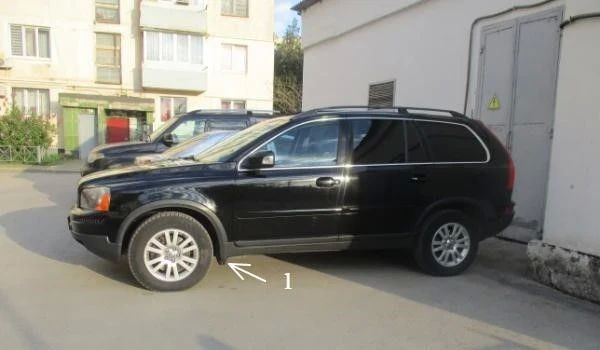 Пьяный мужчина устроил поджог двух автомобилей в Саках Пьяный мужчина устроил поджог двух автомобилей в Саках