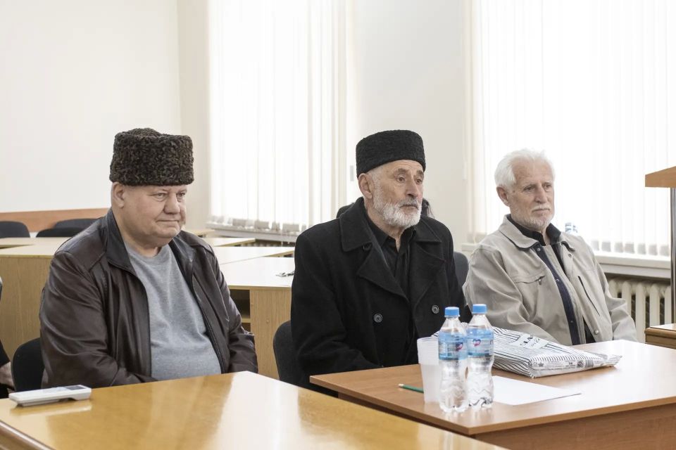Глава администрации Симферополя Михаил Афанасьев провёл личный приём граждан, в ходе которого к нему обратились восемь симферопольце Глава администрации Симферополя Михаил Афанасьев провёл личный приём граждан, в ходе которого к нему обратились восемь симферопольце