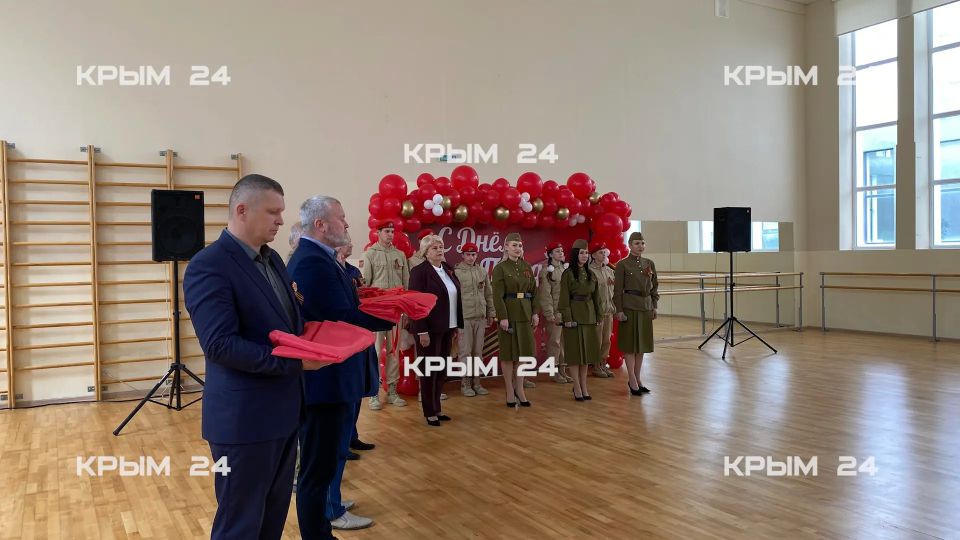 Алуштинские школьники присоединились к акции «Вальс Победы» Алуштинские школьники присоединились к акции «Вальс Победы»