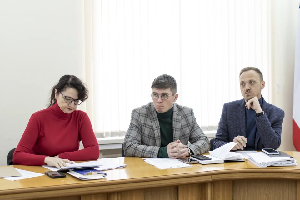 Глава администрации Симферополя Михаил Афанасьев провёл личный приём граждан, в ходе которого к нему обратились восемь симферопольце Глава администрации Симферополя Михаил Афанасьев провёл личный приём граждан, в ходе которого к нему обратились восемь симферопольце