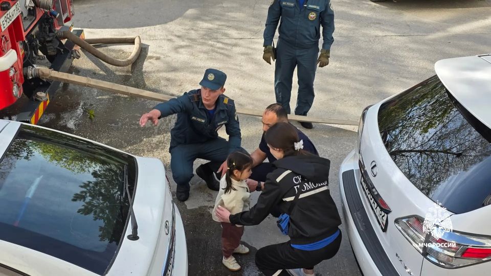 МЧС Крыма: на пожаре в Симферополе одного человека спасли и четырех эвакуировали