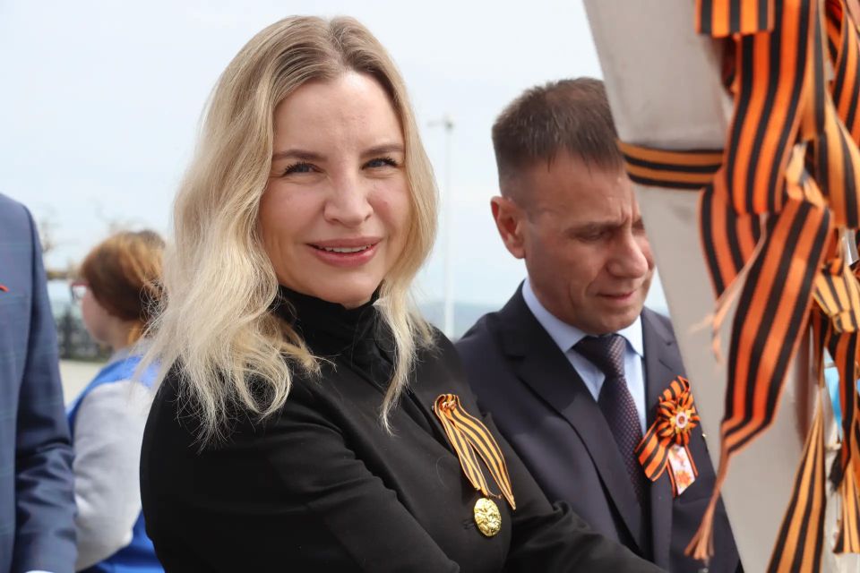 Герои России почтили память участников Великой Отечественной войны, возложив цветы к Обелиску Славы на горе Митридат Герои России почтили память участников Великой Отечественной войны, возложив цветы к Обелиску Славы на горе Митридат