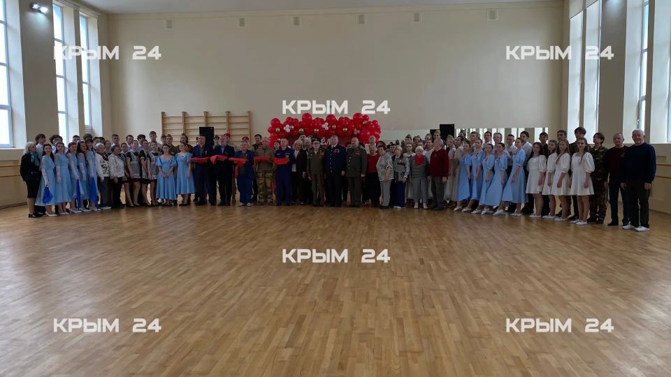 Алуштинские школьники присоединились к акции «Вальс Победы» Алуштинские школьники присоединились к акции «Вальс Победы»