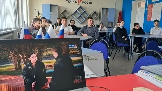 Более 26 000 школьников и студентов Крыма посмотрели специальный репортаж Вести Крым «Работа на врага» Более 26 000 школьников и студентов Крыма посмотрели специальный репортаж Вести Крым «Работа на врага»