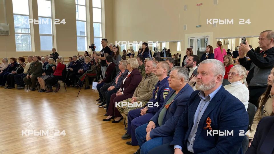 Алуштинские школьники присоединились к акции «Вальс Победы» Алуштинские школьники присоединились к акции «Вальс Победы»