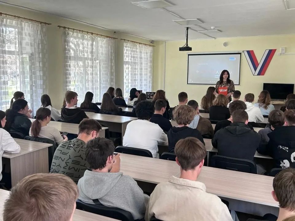 Более 26 000 школьников и студентов Крыма посмотрели специальный репортаж Вести Крым «Работа на врага» Более 26 000 школьников и студентов Крыма посмотрели специальный репортаж Вести Крым «Работа на врага»