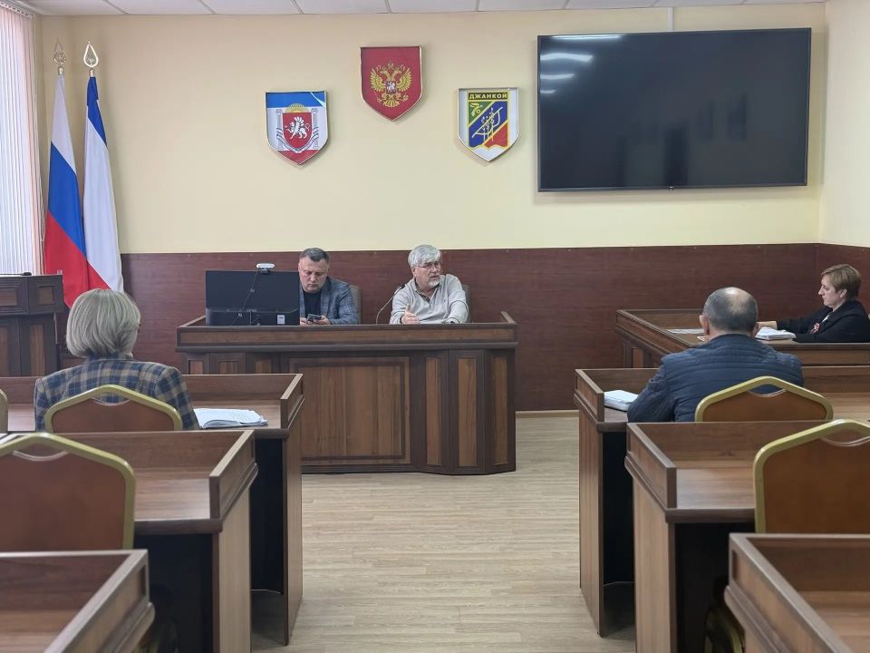Вопросы оперативного реагирования и ликвидации последствий чрезвычайной ситуации, вызванной атакой беспилотных летательных аппаратов 5 мая, рассмотрены на совещании в администрации города Джанкоя Вопросы оперативного реагирования и ликвидации последствий чрезвычайной ситуации, вызванной атакой беспилотных летательных аппаратов 5 мая, рассмотрены на совещании в администрации города Джанкоя
