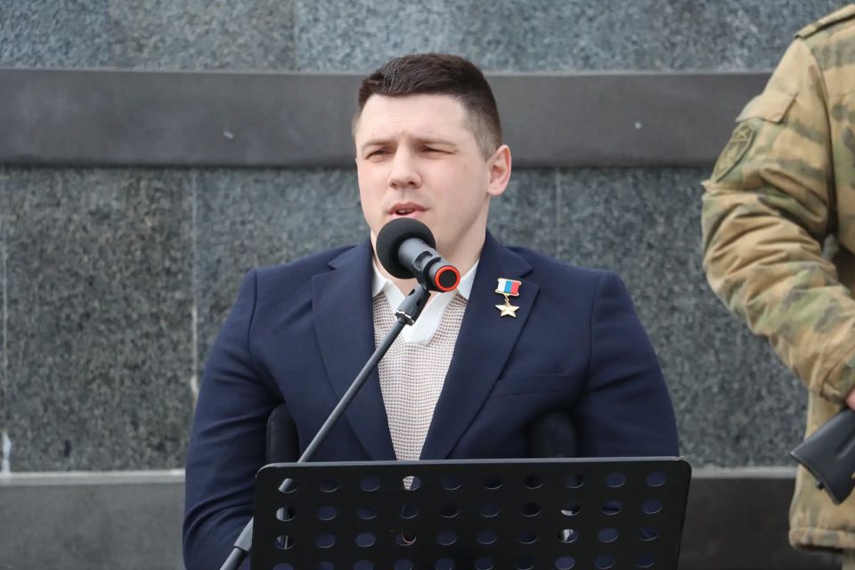 Герои России почтили память участников Великой Отечественной войны, возложив цветы к Обелиску Славы на горе Митридат Герои России почтили память участников Великой Отечественной войны, возложив цветы к Обелиску Славы на горе Митридат