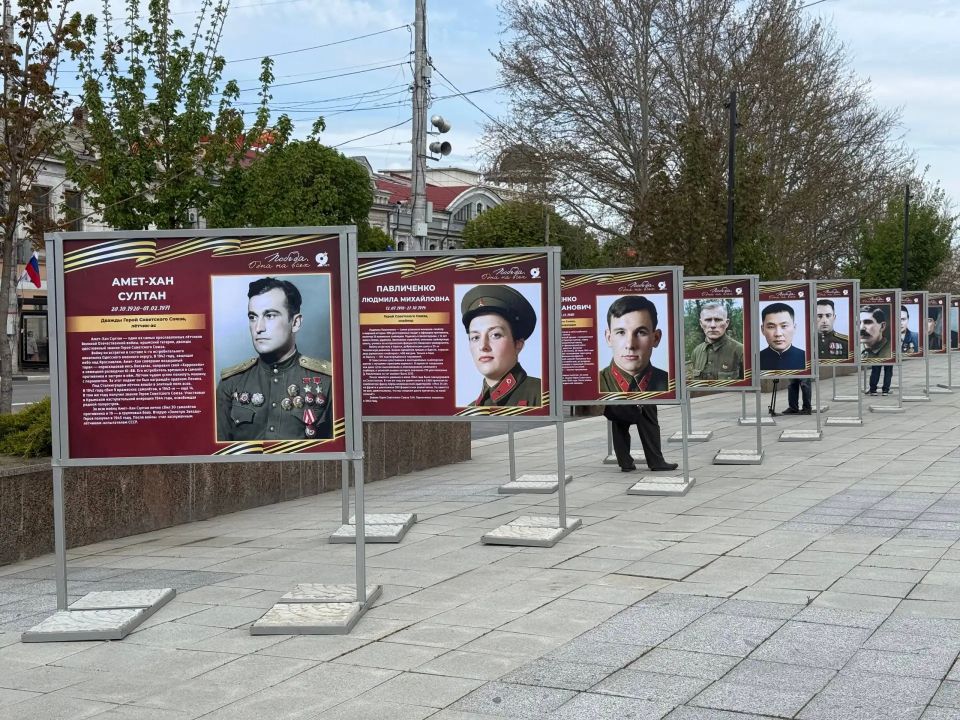 В центре Симферополя открыли фотовыставку в честь 81-й годовщины Победы в Великой Отечественной войне В центре Симферополя открыли фотовыставку в честь 81-й годовщины Победы в Великой Отечественной войне
