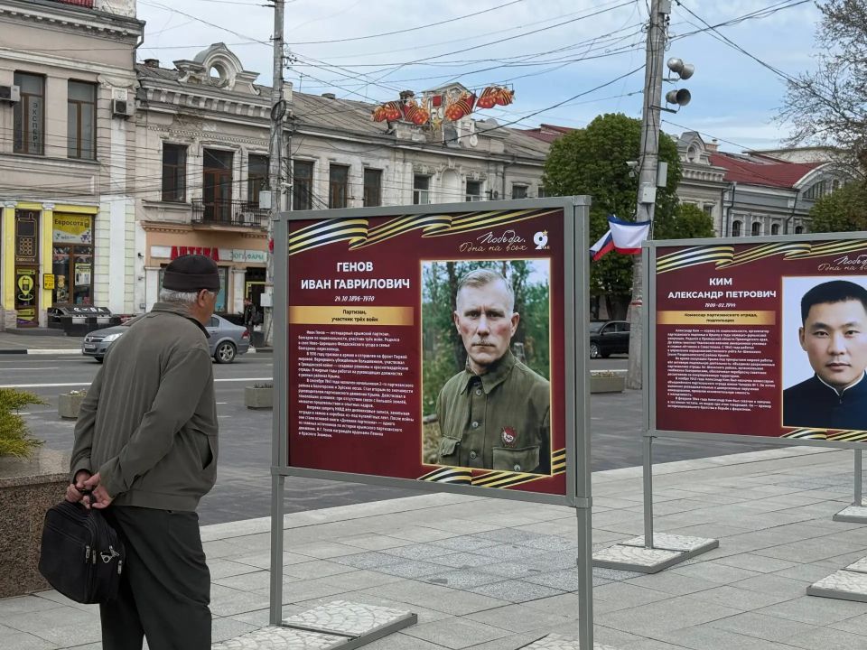 В центре Симферополя открыли фотовыставку в честь 81-й годовщины Победы в Великой Отечественной войне В центре Симферополя открыли фотовыставку в честь 81-й годовщины Победы в Великой Отечественной войне