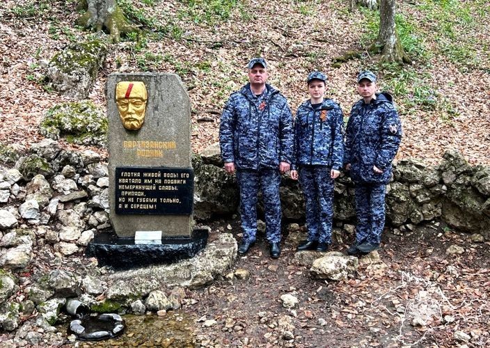 Росгвардейцы почтили память партизан Великой Отечественной войны в Крыму Росгвардейцы почтили память партизан Великой Отечественной войны в Крыму
