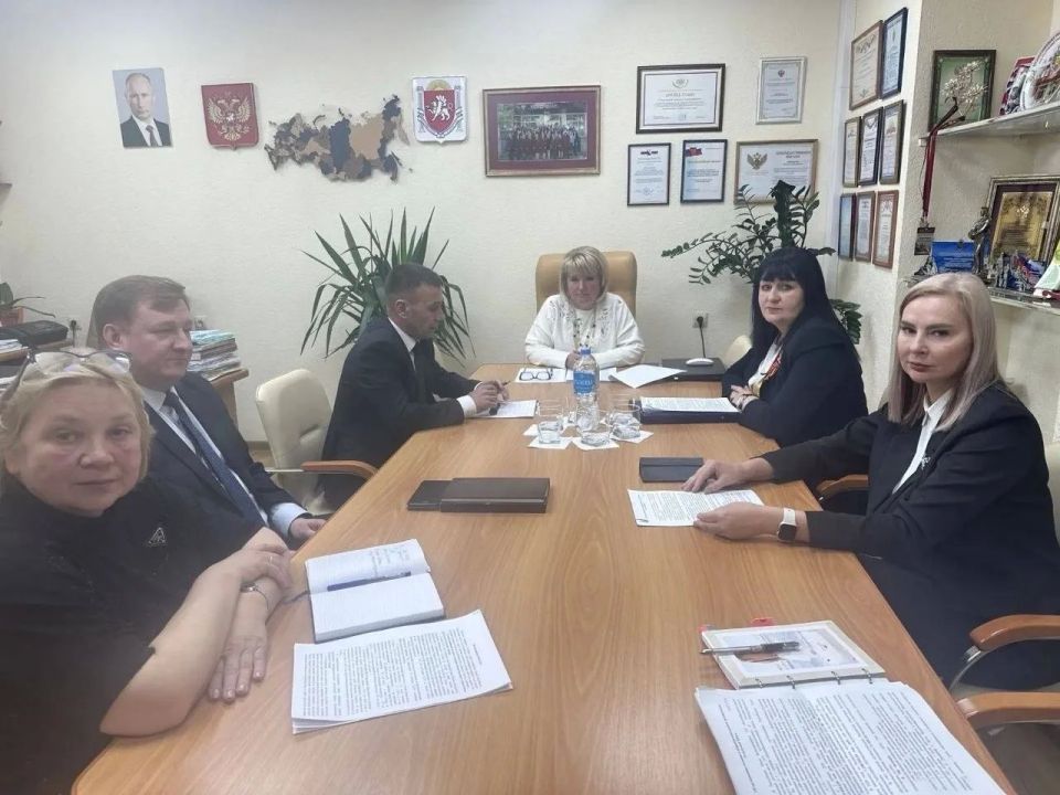 Юрий Нимченко: В рамках региональной недели, во исполнение поручения Председателя Совета Федерации Валентины Ивановны Матвиенко, состоялось рабочее совещание с министром образования, науки и молодёжи Республики Крым...