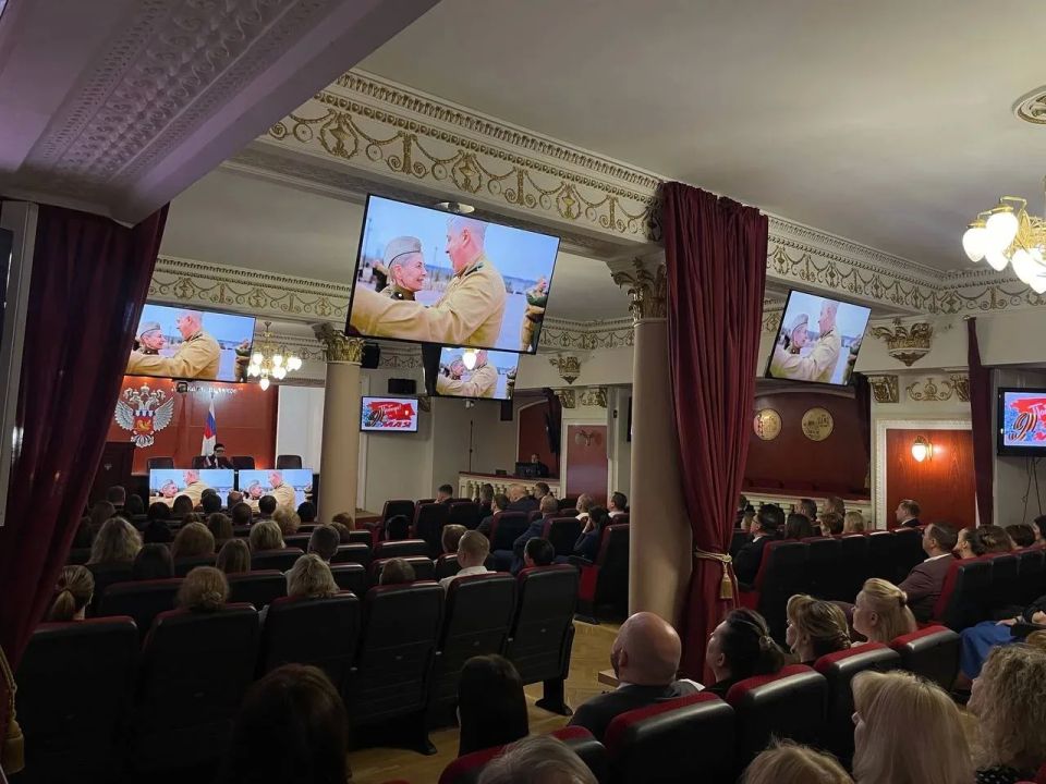 Эстафета памяти. Сегодня в системе Росрезерва состоялось торжественное собрание в формате ВКС в преддверии празднования 81-й годовщины Победы в Великой Отечественной войне Слова поздравления руководителя Дмитрия Гогина...