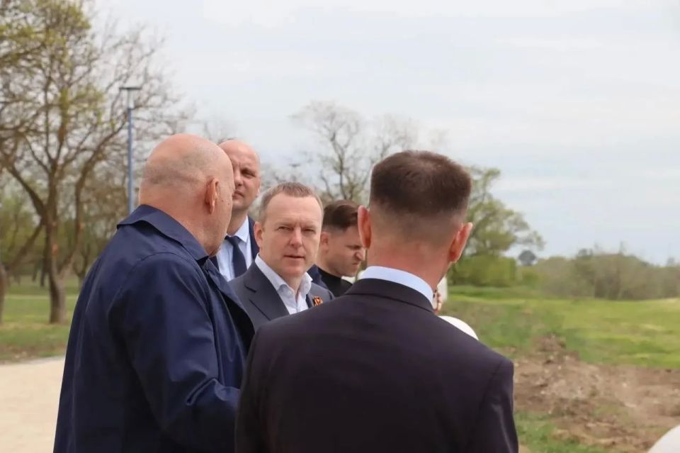 Юрий Нимченко: В Керчи с рабочим визитом вместе с депутатом Государственной Думы Константином Бахаревым приняли участие в ряде значимых мероприятий, приуроченных к преддверию Дня Победы Юрий Нимченко: В Керчи с рабочим визитом вместе с депутатом Государственной Думы Константином Бахаревым приняли участие в ряде значимых мероприятий, приуроченных к преддверию Дня Победы