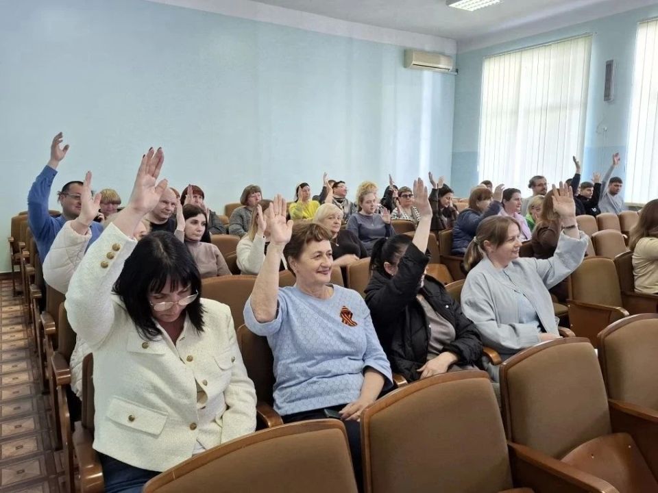 6 мая в администрации Советского района состоялись публичные слушания, на которых обсуждались два важных проекта решений Советского районного совета Республики Крым: «О бюджете муниципального образования Советский район... 6 мая в администрации Советского района состоялись публичные слушания, на которых обсуждались два важных проекта решений Советского районного совета Республики Крым: «О бюджете муниципального образования Советский район...