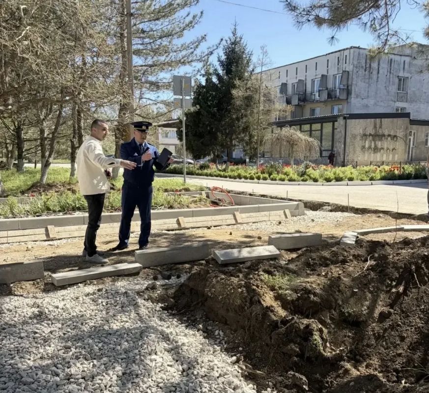 Прокуратура Нижнегорского района контролирует ход капитальных работ по благоустройству внутридомовой территории Прокуратура Нижнегорского района контролирует ход капитальных работ по благоустройству внутридомовой территории