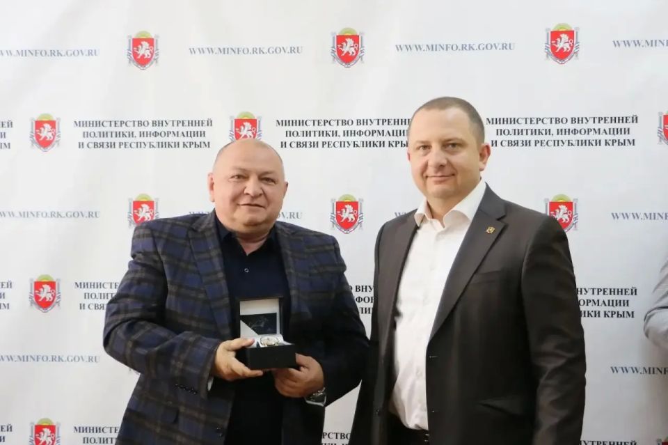 Поздравляю работников и ветеранов всех отраслей связи с профессиональным праздником - Днём радио!