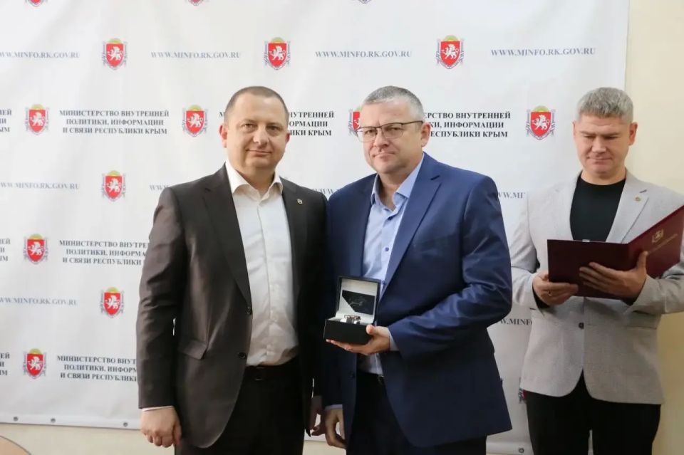 Поздравляю работников и ветеранов всех отраслей связи с профессиональным праздником - Днём радио! Поздравляю работников и ветеранов всех отраслей связи с профессиональным праздником - Днём радио!