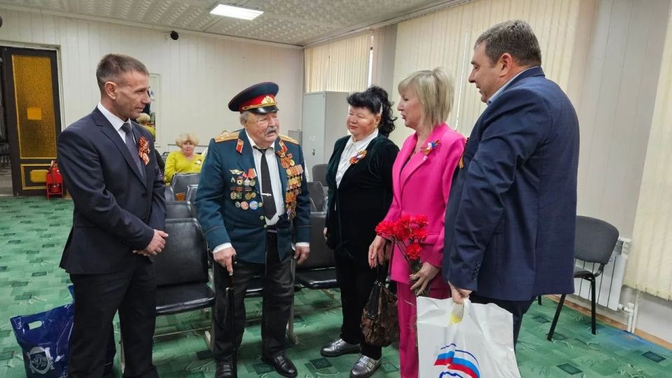 Юрий Нимченко: Сегодня вместе с Кивико Ириной Валерьевной – заместителем Председателя Совета министров Республики Крым – министром финансов Республики Крым, Вайсбейном Вячеславом Юрьевичем – главой администрации... Юрий Нимченко: Сегодня вместе с Кивико Ириной Валерьевной – заместителем Председателя Совета министров Республики Крым – министром финансов Республики Крым, Вайсбейном Вячеславом Юрьевичем – главой администрации...