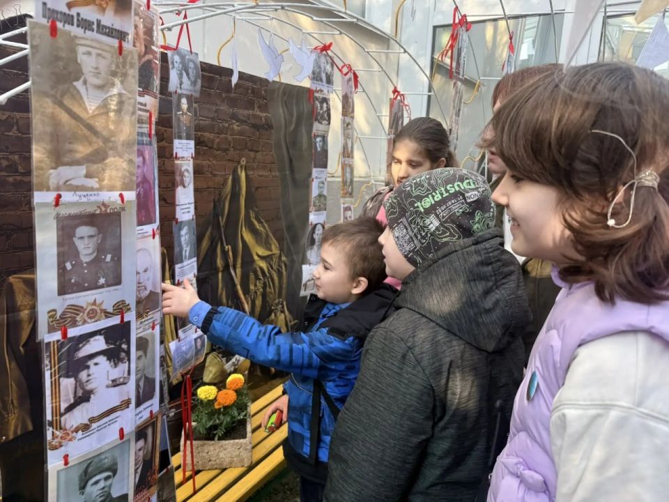 Ко Дню Победы в школе Ялты появилась Стена Памяти Ко Дню Победы в школе Ялты появилась Стена Памяти