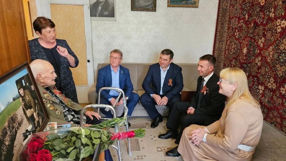 Юрий Нимченко: Сегодня вместе с Кивико Ириной Валерьевной – заместителем Председателя Совета министров Республики Крым – министром финансов Республики Крым, Вайсбейном Вячеславом Юрьевичем – главой администрации... Юрий Нимченко: Сегодня вместе с Кивико Ириной Валерьевной – заместителем Председателя Совета министров Республики Крым – министром финансов Республики Крым, Вайсбейном Вячеславом Юрьевичем – главой администрации...