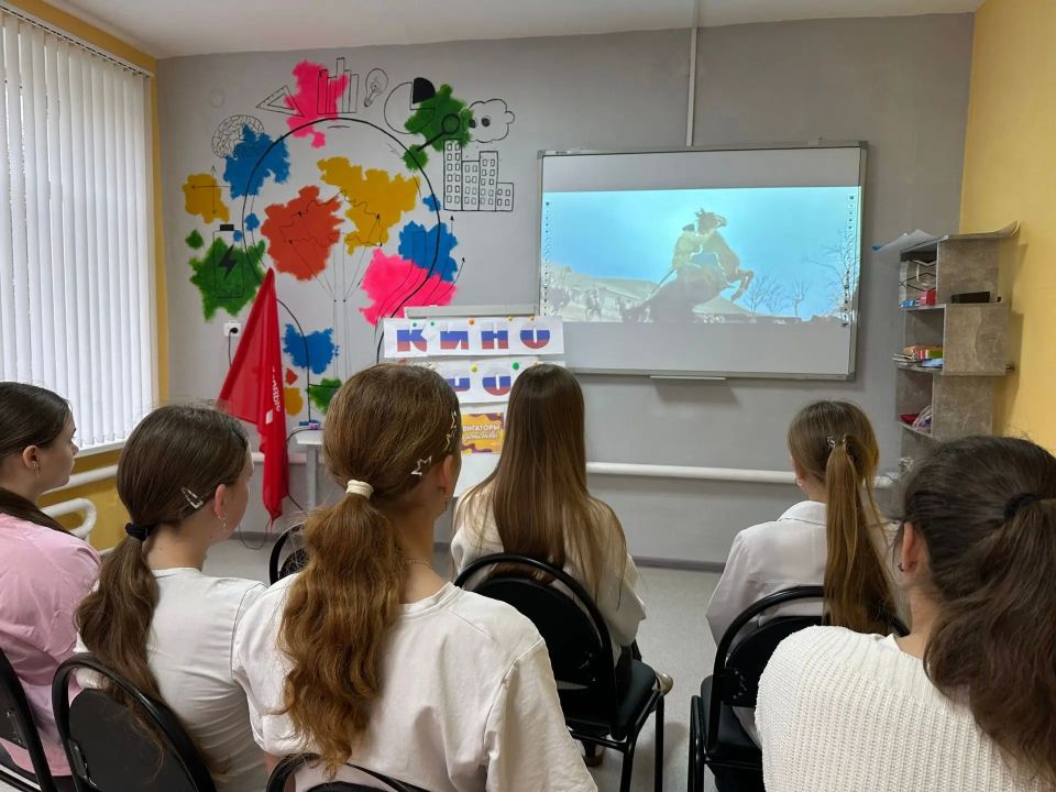 В общеобразовательных организациях республики активно реализуется проект, в основу которого легли 100 лучших отечественных фильмов В общеобразовательных организациях республики активно реализуется проект, в основу которого легли 100 лучших отечественных фильмов