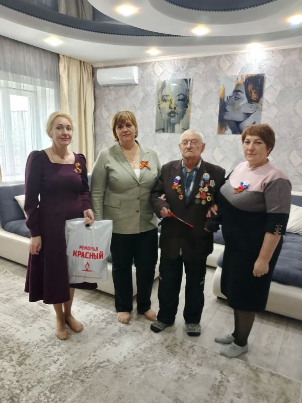 Накануне 81-й годовщины Победы в Великой Отечественной войне, в рамках акции «Подарок ветерану» заместитель председателя Советского районного совета Ирина Зацаринина, глава администрации Советского района Александр Харламов...