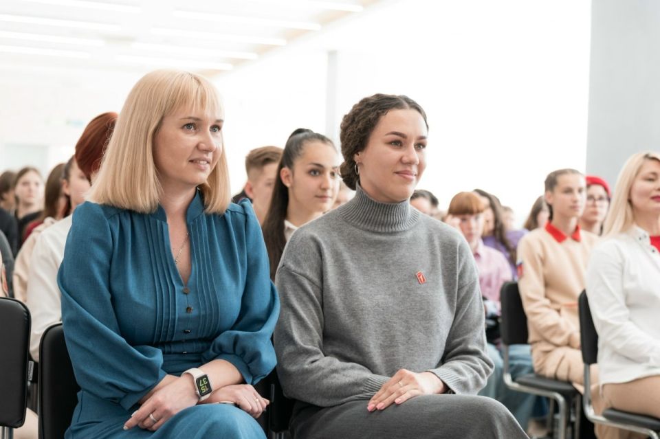 Екатерина Алтабаева: В рамках проекта «Классная встреча» пообщалась с активистами «Движения Первых» в Молодежном центре на улице П.Корчагина Екатерина Алтабаева: В рамках проекта «Классная встреча» пообщалась с активистами «Движения Первых» в Молодежном центре на улице П.Корчагина