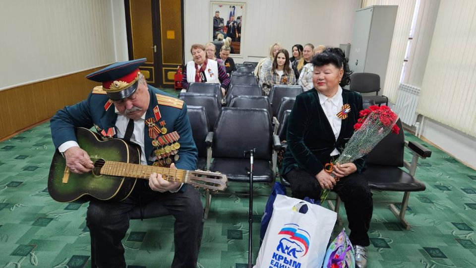 Юрий Нимченко: Сегодня вместе с Кивико Ириной Валерьевной – заместителем Председателя Совета министров Республики Крым – министром финансов Республики Крым, Вайсбейном Вячеславом Юрьевичем – главой администрации... Юрий Нимченко: Сегодня вместе с Кивико Ириной Валерьевной – заместителем Председателя Совета министров Республики Крым – министром финансов Республики Крым, Вайсбейном Вячеславом Юрьевичем – главой администрации...