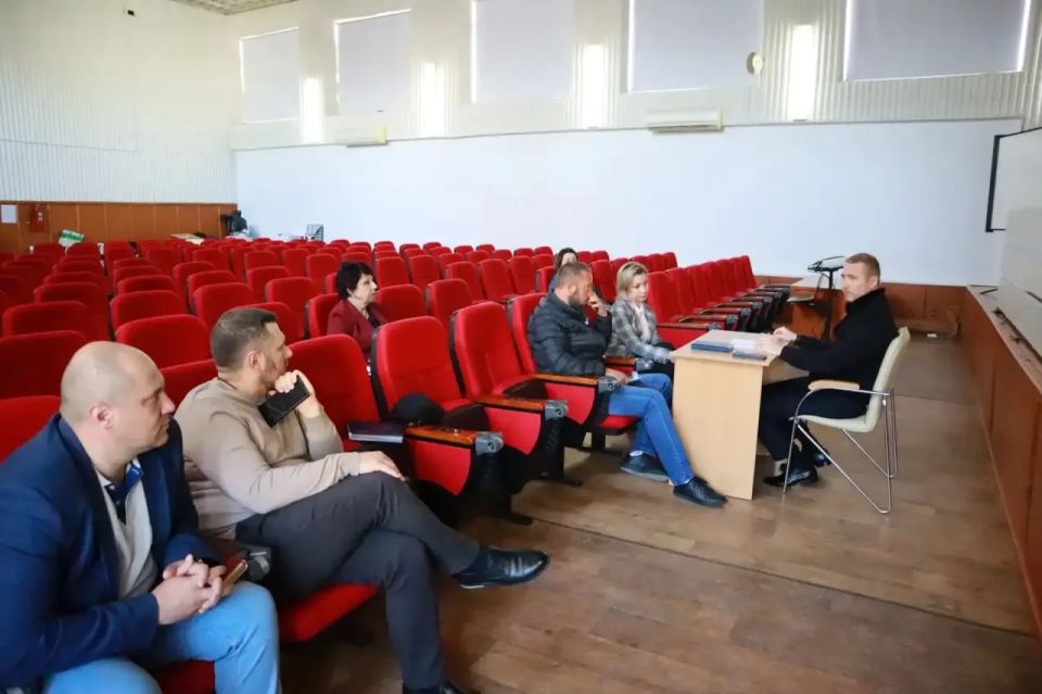 Сегодня провёл еженедельный личный приём граждан, где вместе с коллегами рассмотрел два обращения жителей Сегодня провёл еженедельный личный приём граждан, где вместе с коллегами рассмотрел два обращения жителей