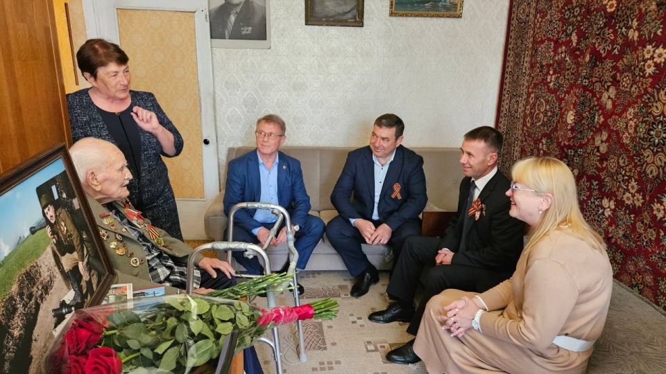 Юрий Нимченко: Сегодня вместе с Кивико Ириной Валерьевной – заместителем Председателя Совета министров Республики Крым – министром финансов Республики Крым, Вайсбейном Вячеславом Юрьевичем – главой администрации... Юрий Нимченко: Сегодня вместе с Кивико Ириной Валерьевной – заместителем Председателя Совета министров Республики Крым – министром финансов Республики Крым, Вайсбейном Вячеславом Юрьевичем – главой администрации...