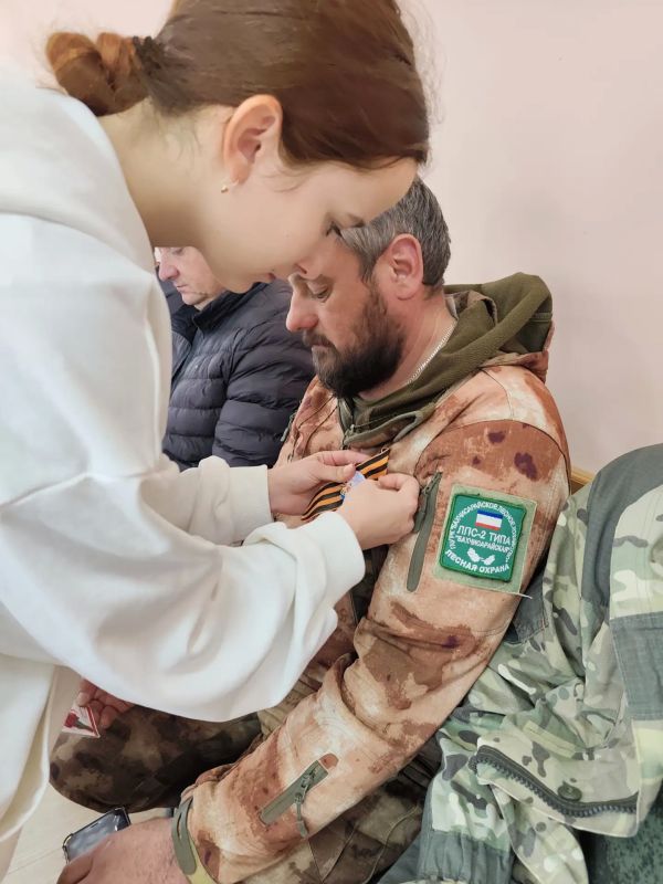 В Бахчисарайском районе продолжается Всероссийская благотворительная акция "Красная гвоздика" и акция "Георгиевская лента" В Бахчисарайском районе продолжается Всероссийская благотворительная акция "Красная гвоздика" и акция "Георгиевская лента"