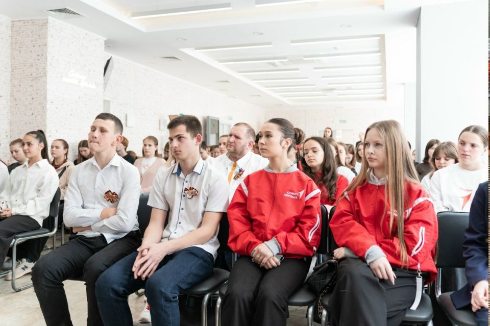Екатерина Алтабаева: В рамках проекта «Классная встреча» пообщалась с активистами «Движения Первых» в Молодежном центре на улице П.Корчагина Екатерина Алтабаева: В рамках проекта «Классная встреча» пообщалась с активистами «Движения Первых» в Молодежном центре на улице П.Корчагина