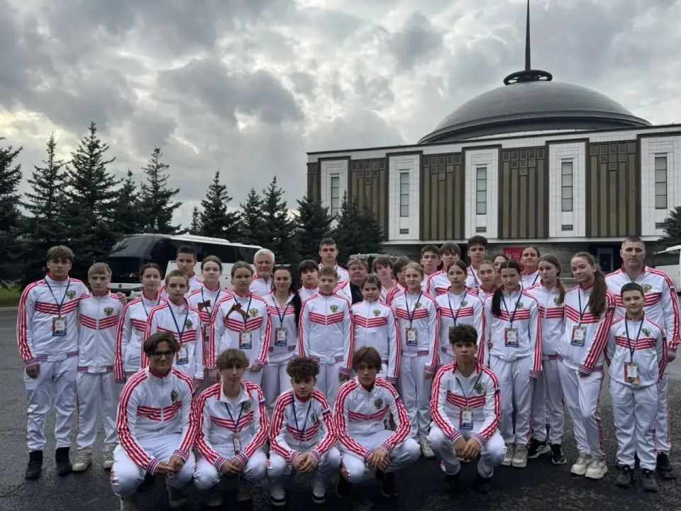 Керчане приняли участие в Международных спортивных играх среди детей городов-героев "Наследники Победы", которые ежегодно в преддверии 9 мая проходят в Москве Керчане приняли участие в Международных спортивных играх среди детей городов-героев "Наследники Победы", которые ежегодно в преддверии 9 мая проходят в Москве