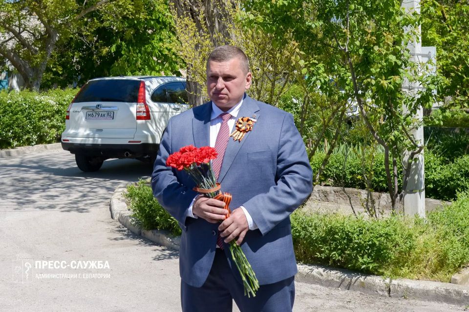 В Евпатории почтили память чекиста Галушкина В Евпатории почтили память чекиста Галушкина