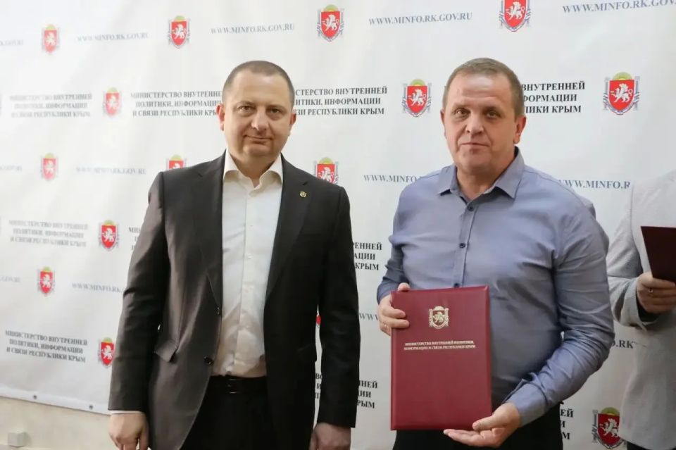 Поздравляю работников и ветеранов всех отраслей связи с профессиональным праздником - Днём радио! Поздравляю работников и ветеранов всех отраслей связи с профессиональным праздником - Днём радио!